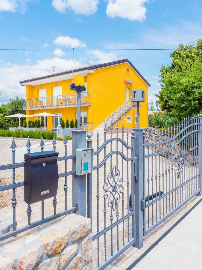 Appartments Adriatic オミサリ エクステリア 写真